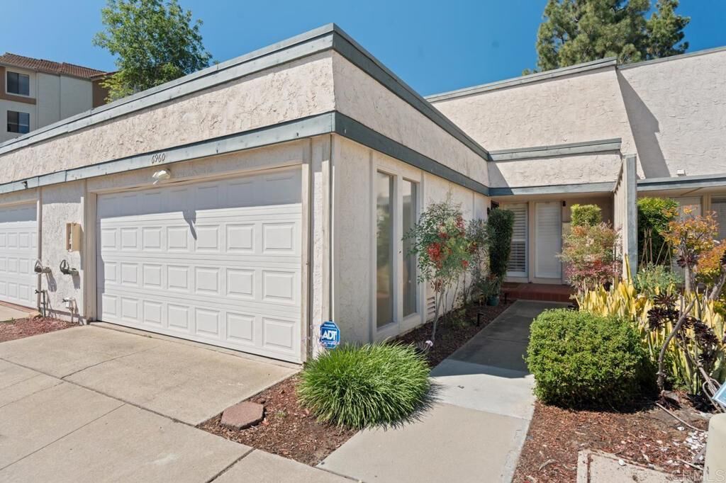 Property Photo:  6960 Caminito Curva  CA 92119 