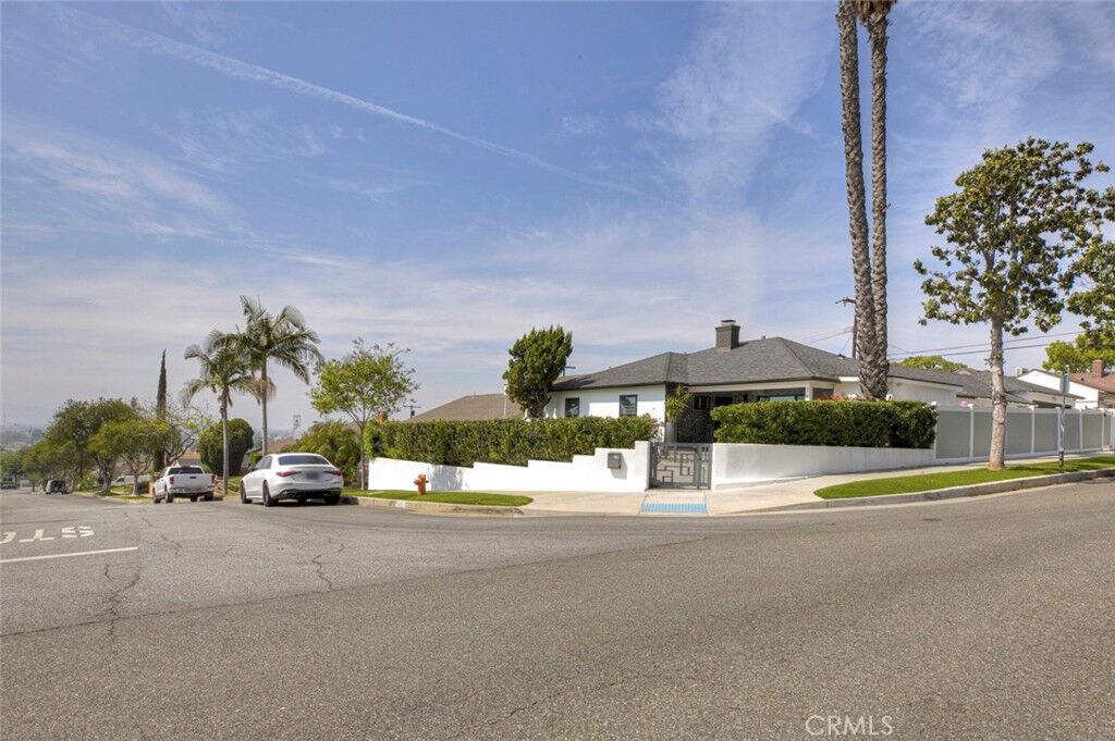 Property Photo:  749 Stanford Road  CA 91504 