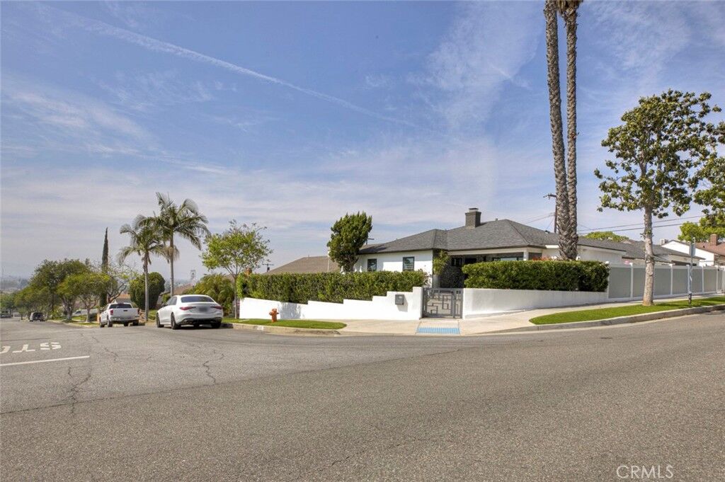 Property Photo:  749 Stanford Road  CA 91504 