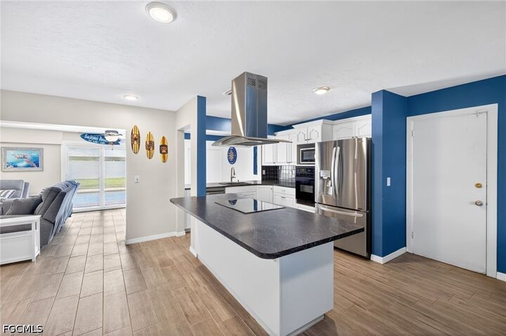 Property Photo:  4547 SE 11th Avenue  FL 33904 