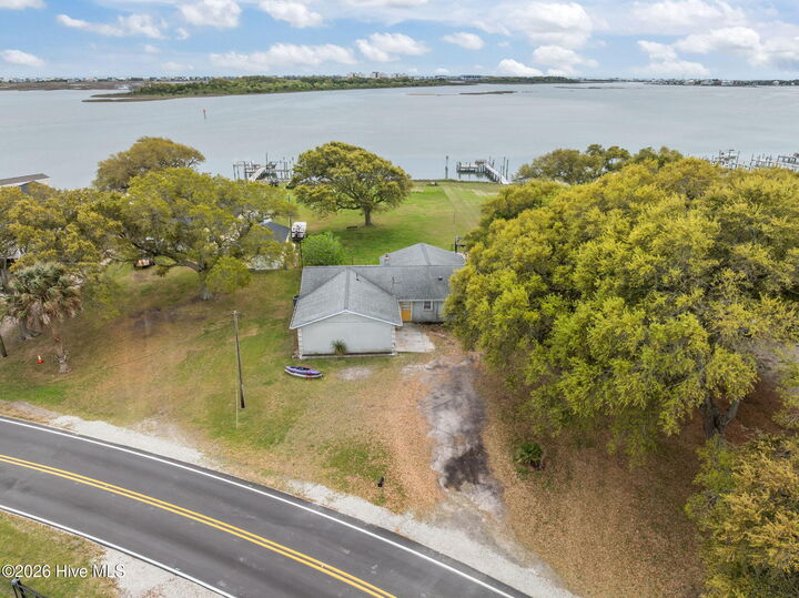 Property Photo:  246 Swan Point Road  NC 28460 