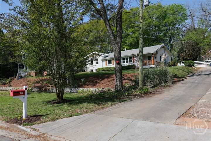 Property Photo: 200 The Plaza GA 30606