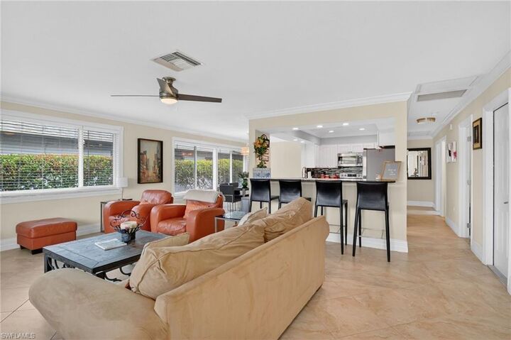Property Photo: 533 98th Ave N FL 34108