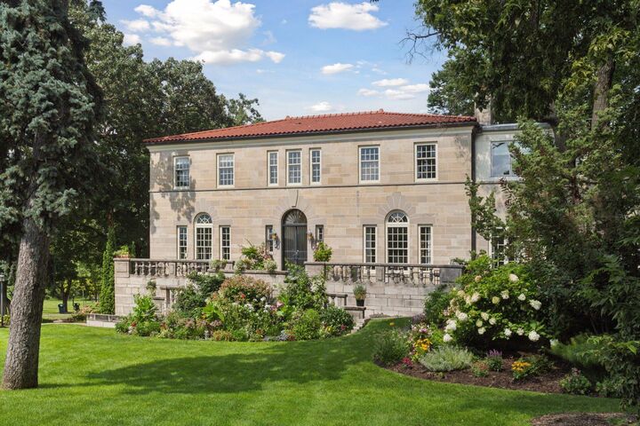 Property Photo:  2308 W Lake Of The Isles Parkway  MN 55405 