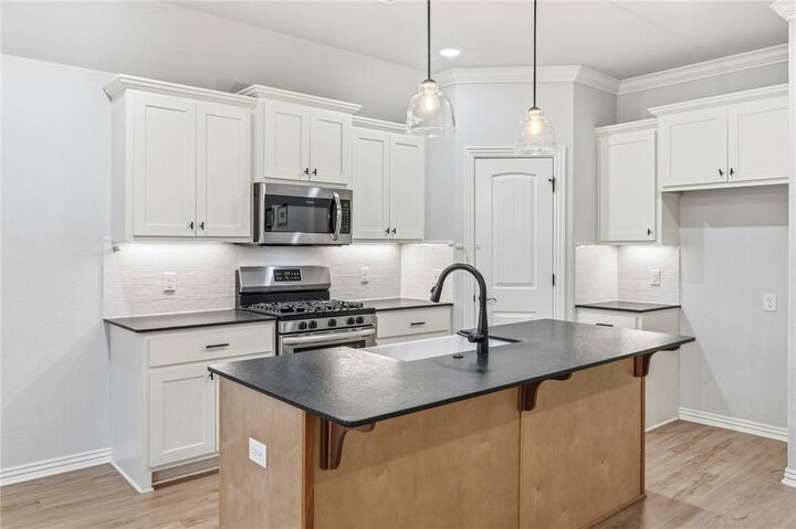 Property Photo:  701 Tiger Eye Avenue  AR 72745 