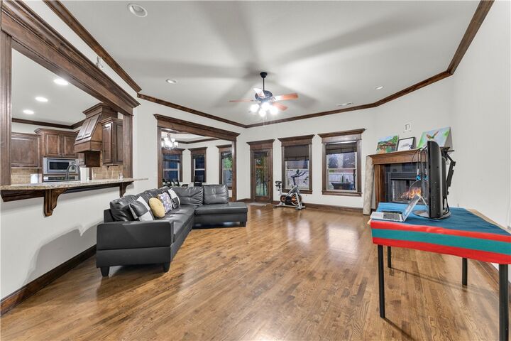 Property Photo:  709 SE Eaton Street  AR 72712 