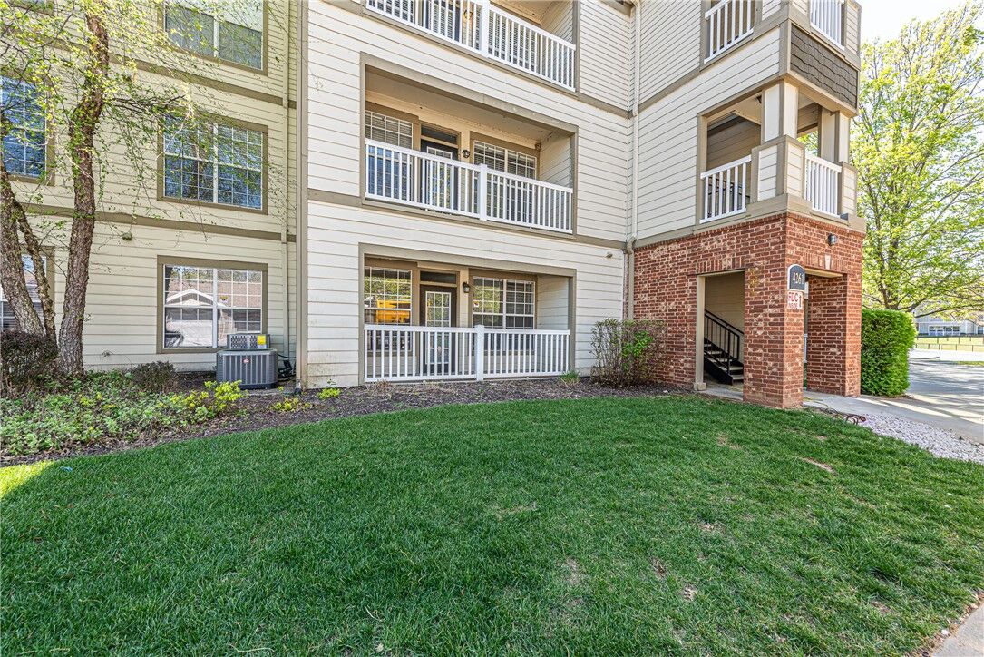 Property Photo:  4261 NE Meadow Creek Circle 105  AR 72703 