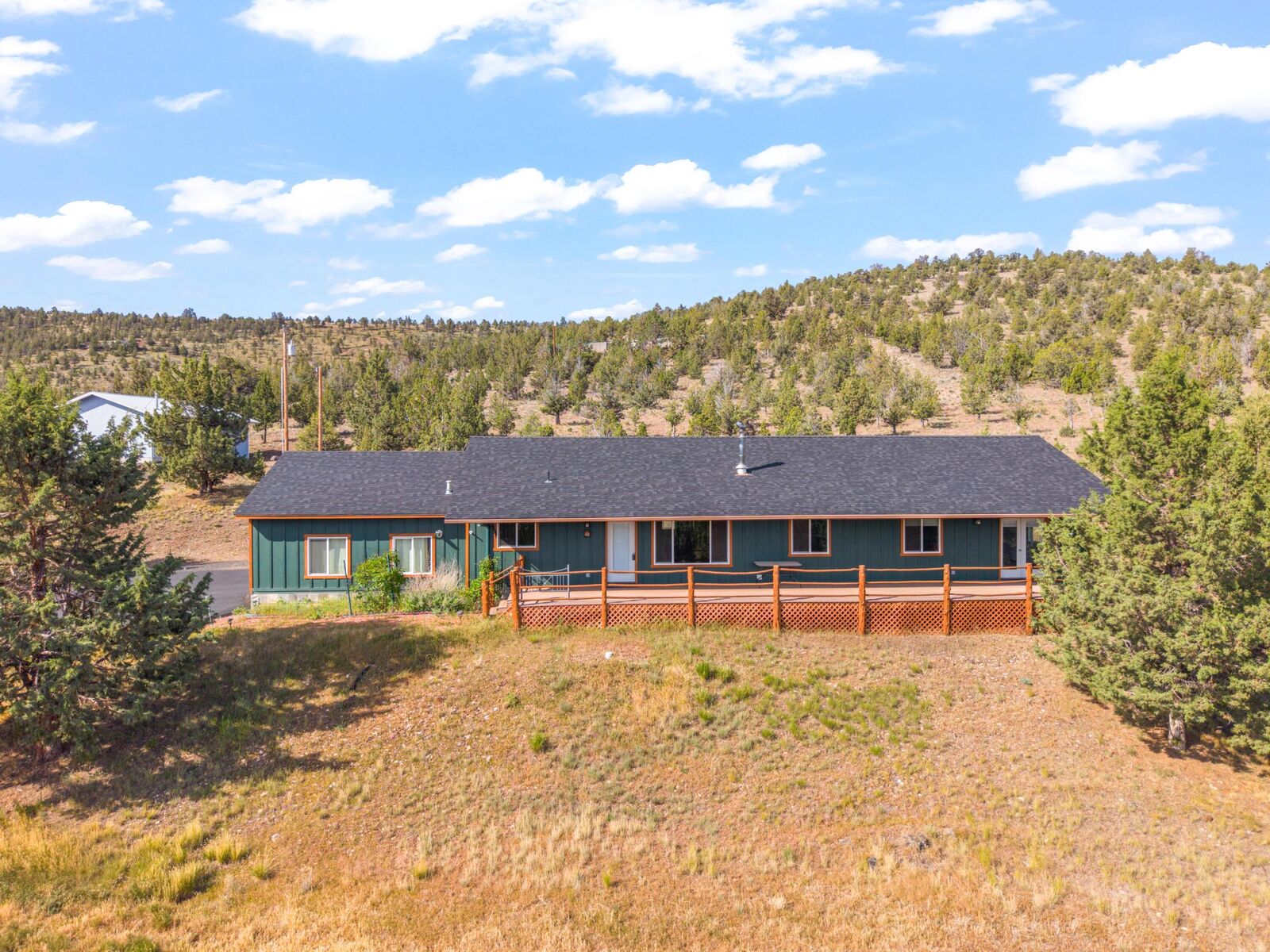 Property Photo: 6997 SE Scenic Drive OR 97754