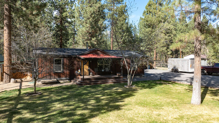 Property Photo: 15376 Bear Street OR 97739