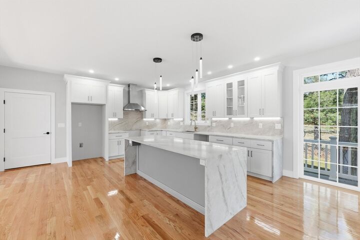 Property Photo: 4 Barrows Rd MA 01609