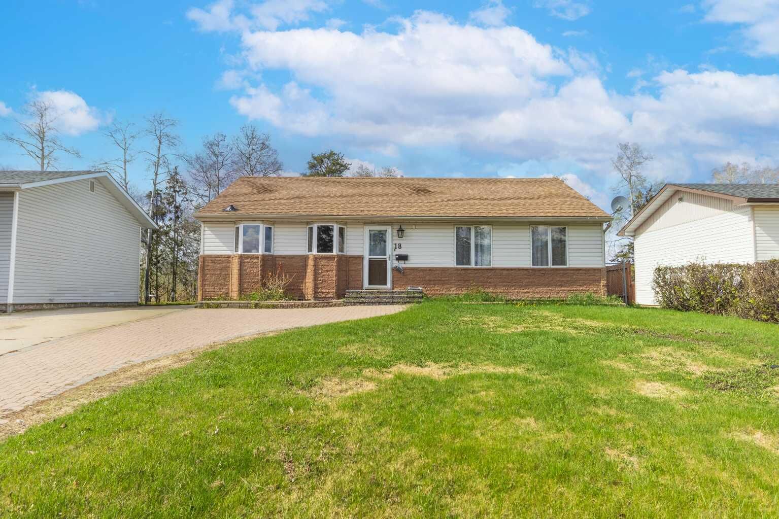 Photo de la propriété:  18 Clark Crescent  AB T9H 1M8 