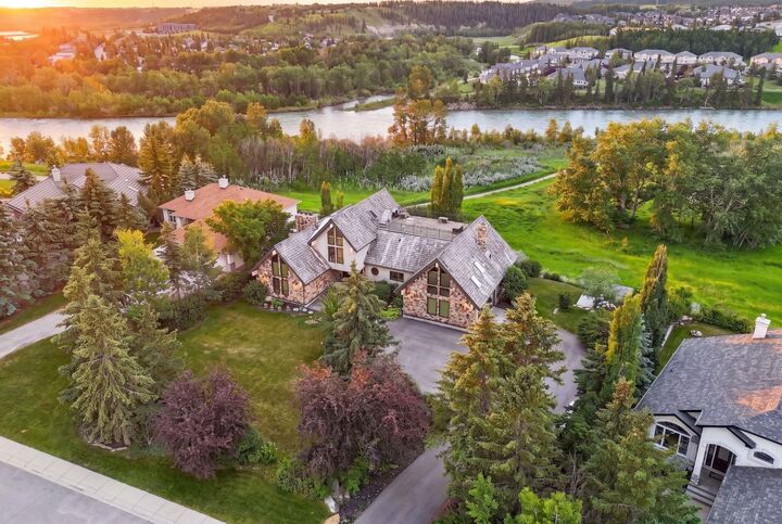 Property Photo:  102 West Terrace Crescent  AB T4C 1R9 