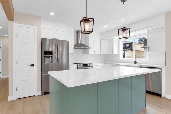 Property Photo:  956 Bracewood Rise SW  AB T2W 3C9 