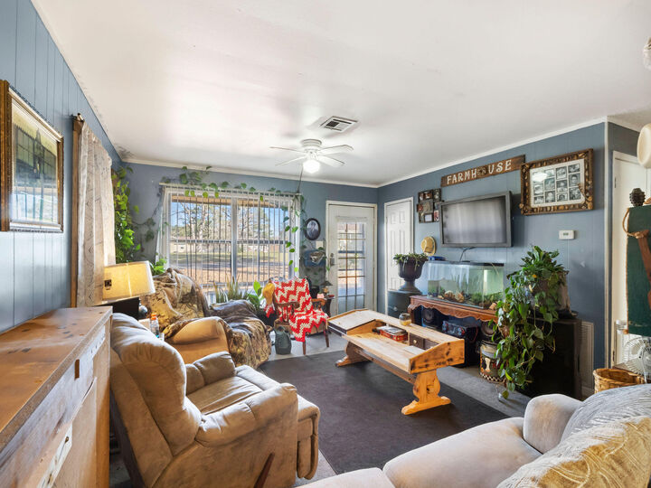 Property Photo:  1404 Aaron  LA 71446 