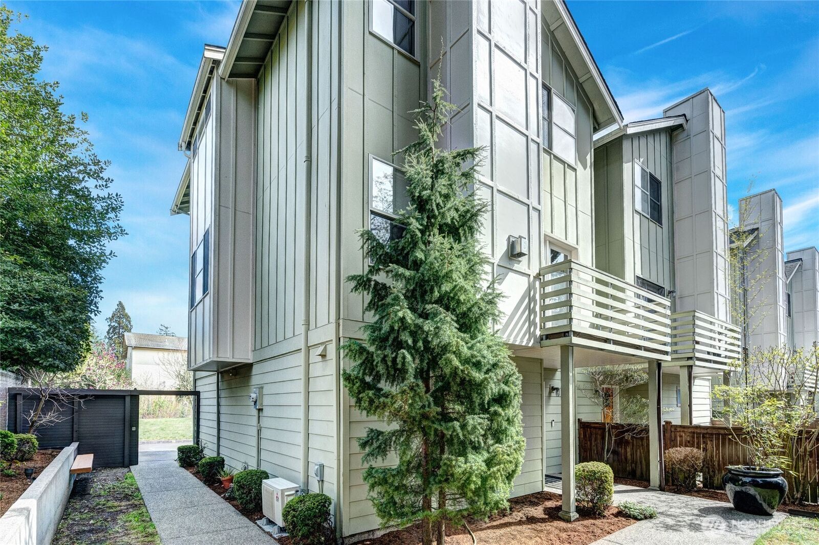 Property Photo: 738 N 185th Street WA 98133