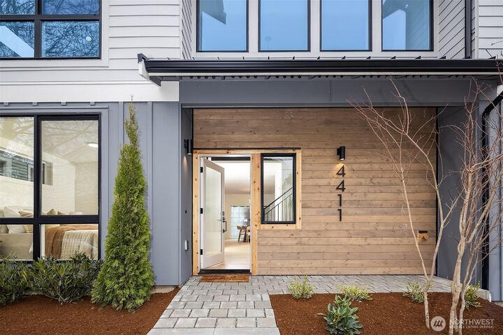 Property Photo:  4411  1st Avenue NE  WA 98105 