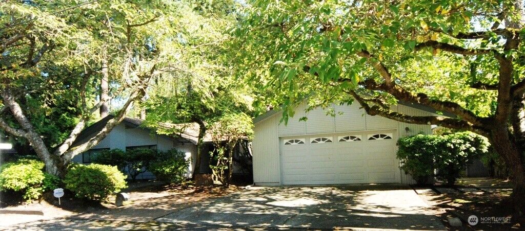 Property Photo:  930  130th Avenue NE  WA 98005 