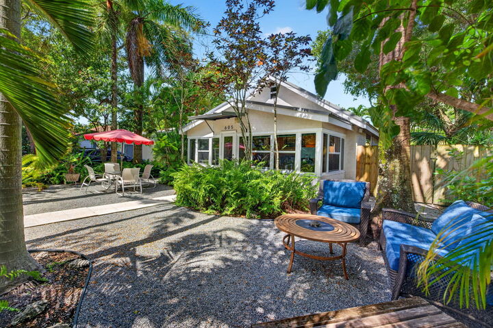 Property Photo: 605 SW 6th Avenue FL 33315