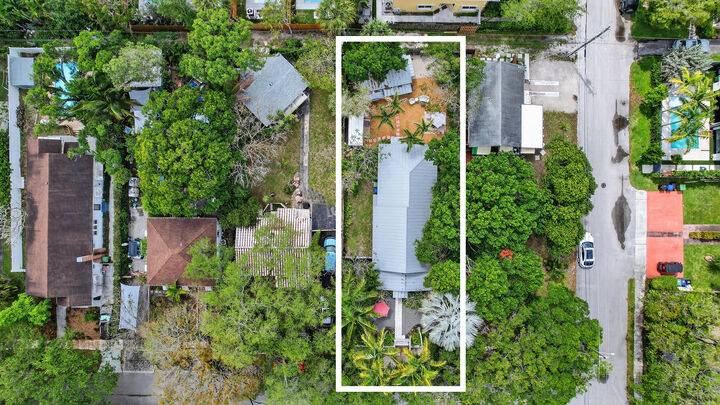 Property Photo:  605 SW 6th Avenue  FL 33315 