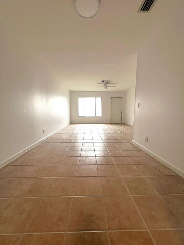 Property Photo:  1100 Summer Street 7  FL 33461 