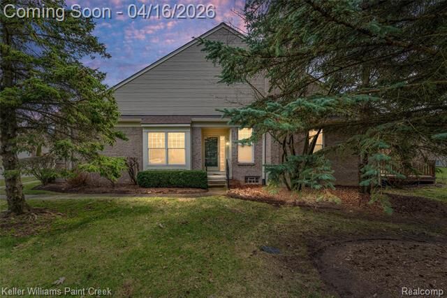 Property Photo:  1685 Maple Creek Court  MI 48306 