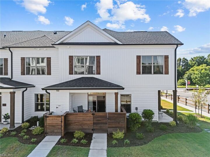 Property Photo: 1012 Ashworth Way VA 23435