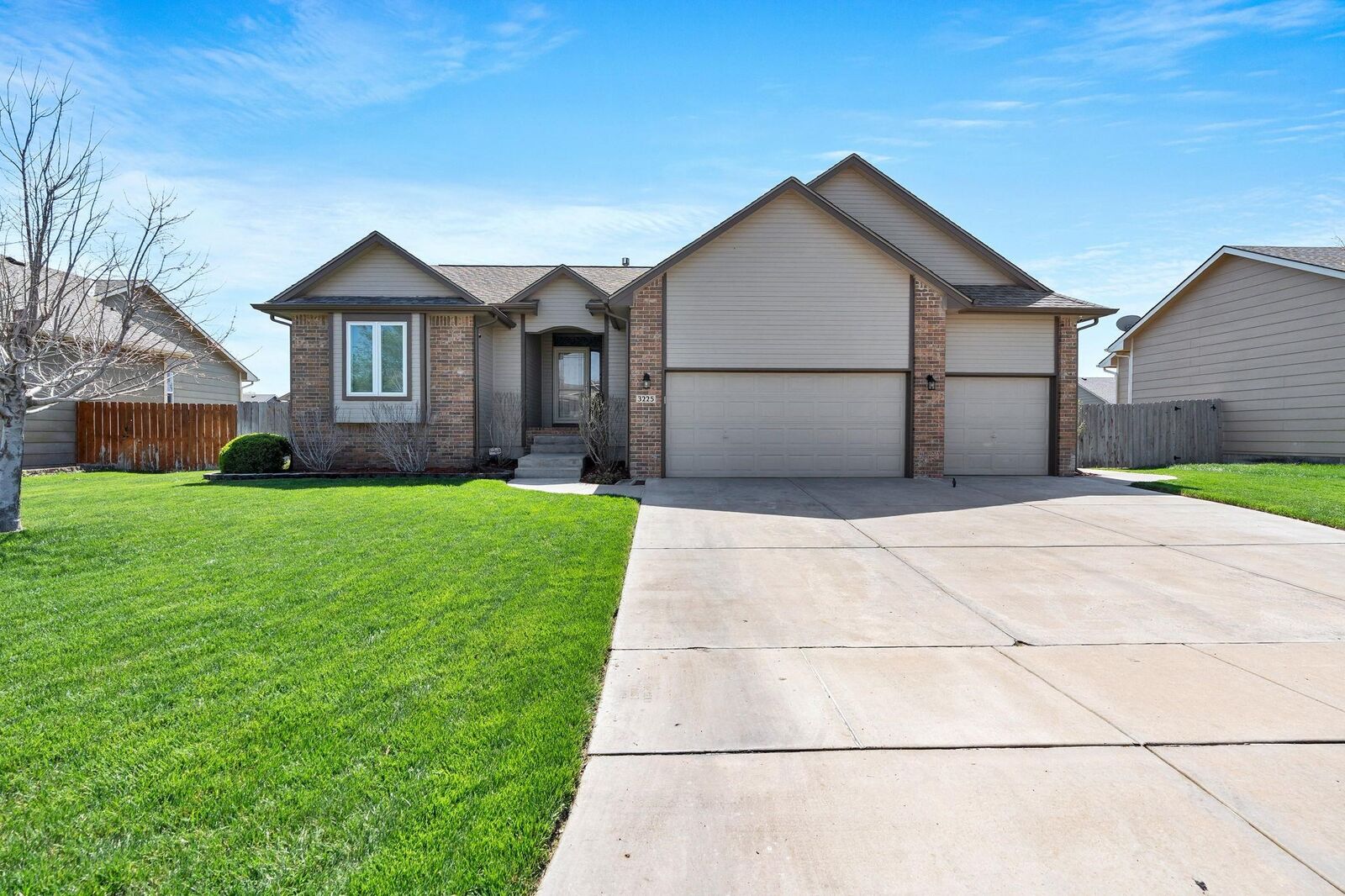 Property Photo:  3225 S Bluelake Ct  KS 67215-1022 