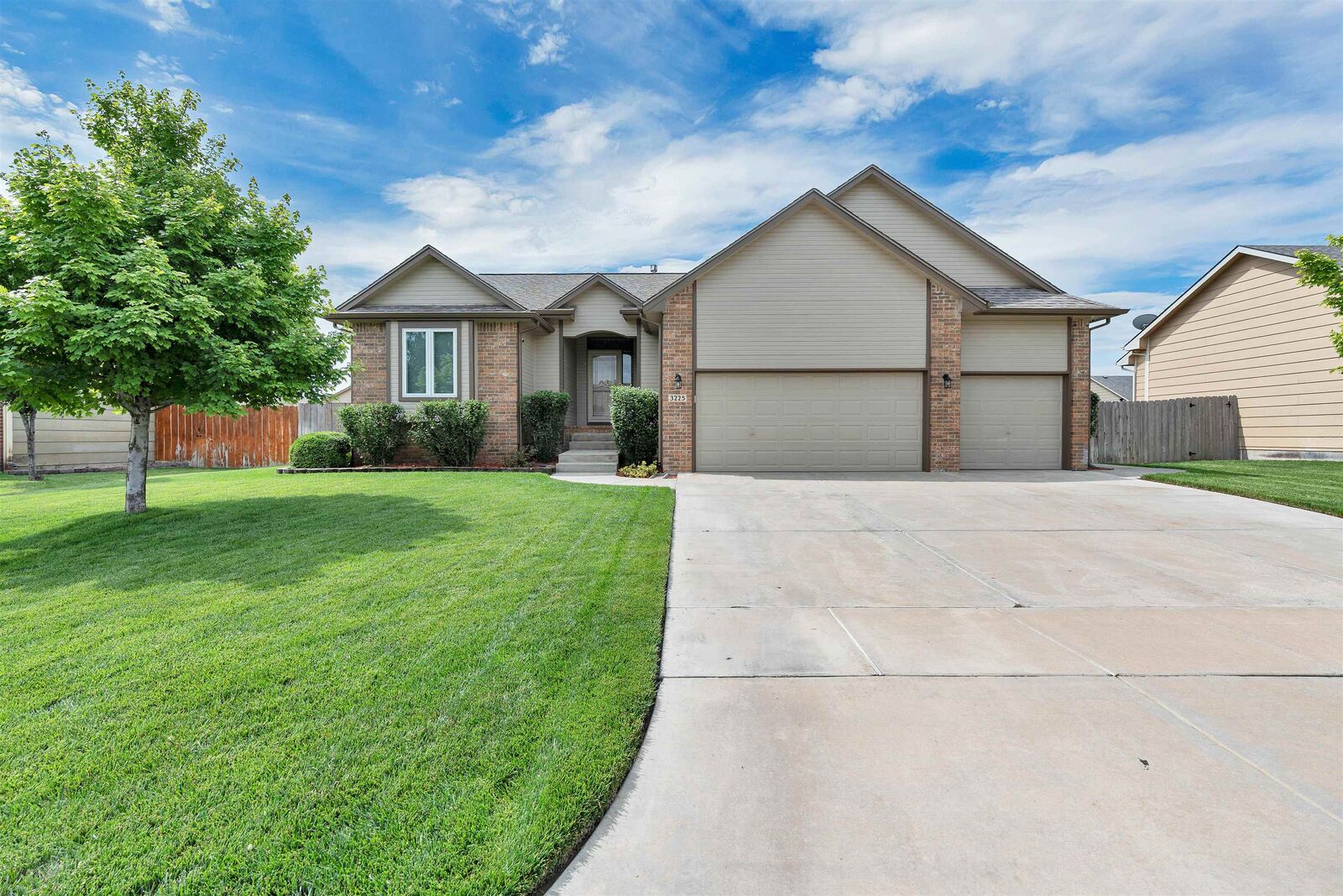 Property Photo: 3225 S Bluelake Ct KS 67215-1022