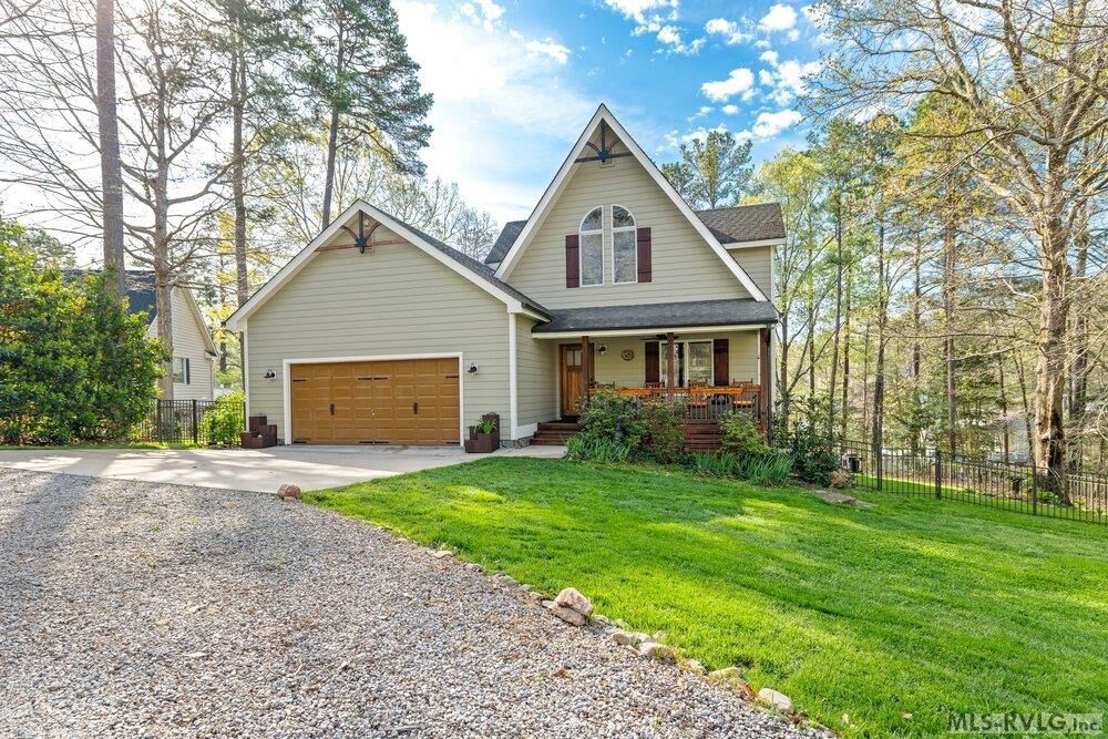 Property Photo:  806 Hawtree  Way  VA 23917 