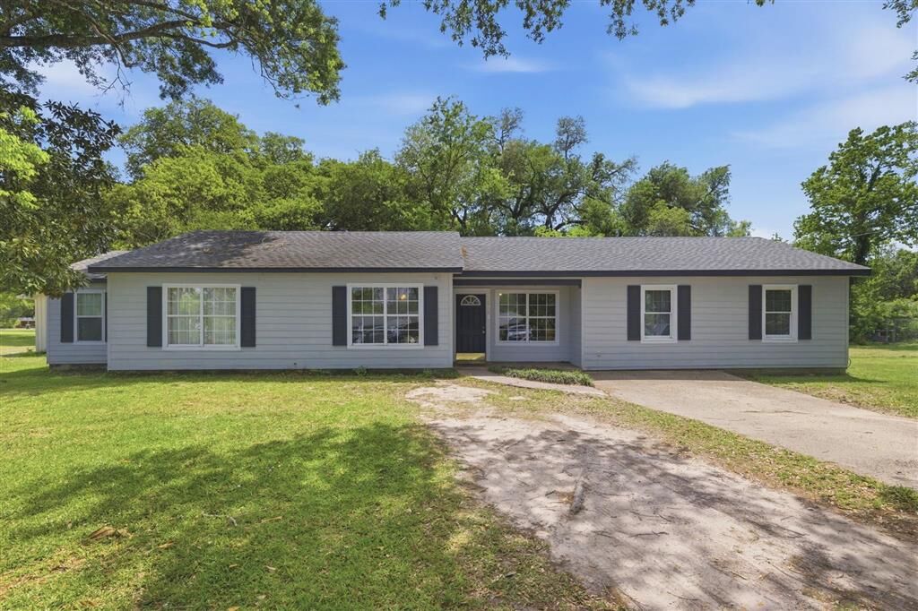 Property Photo:  105 Radeke Street  LA 70591 