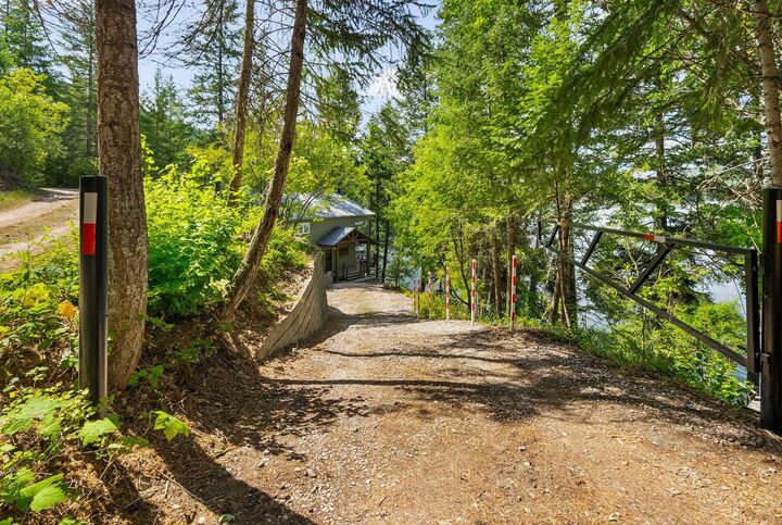 Property Photo:  3979 Bayside Way  WA 99148 
