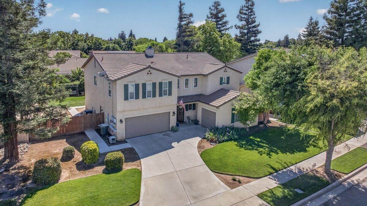 Property Photo:  5821 W Sunnyview Avenue  CA 93291 