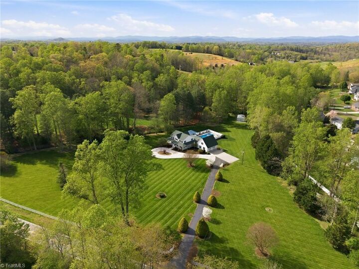 Property Photo:  485 Country Club Road Extension  NC 28697 