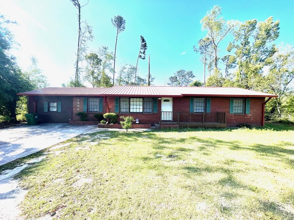 Property Photo:  1303 Pineview Dr  GA 31602 