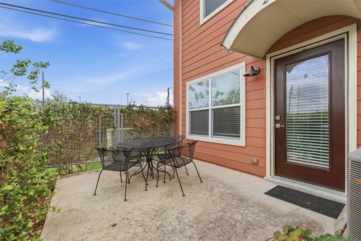 Property Photo:  1101 Grove Boulevard 201  TX 78741 