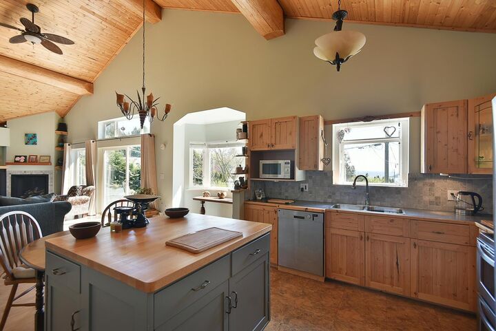 Property Photo: 6508 Lynnwood Court BC V7Z 0S9