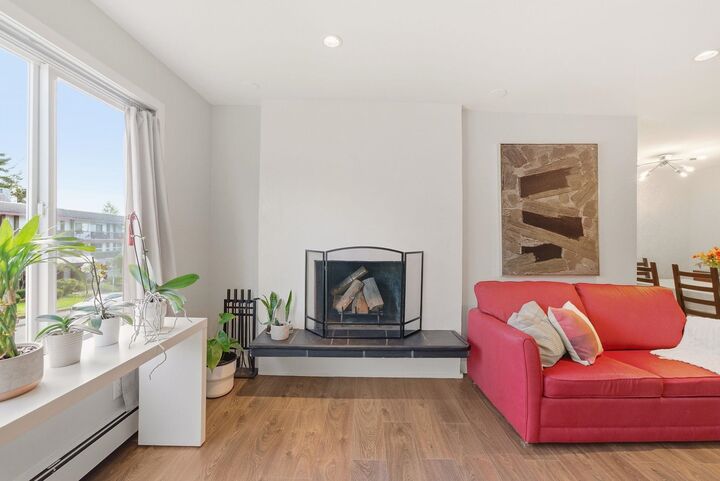 Property Photo: 1381 Martin Street 301 BC V4B 3W6