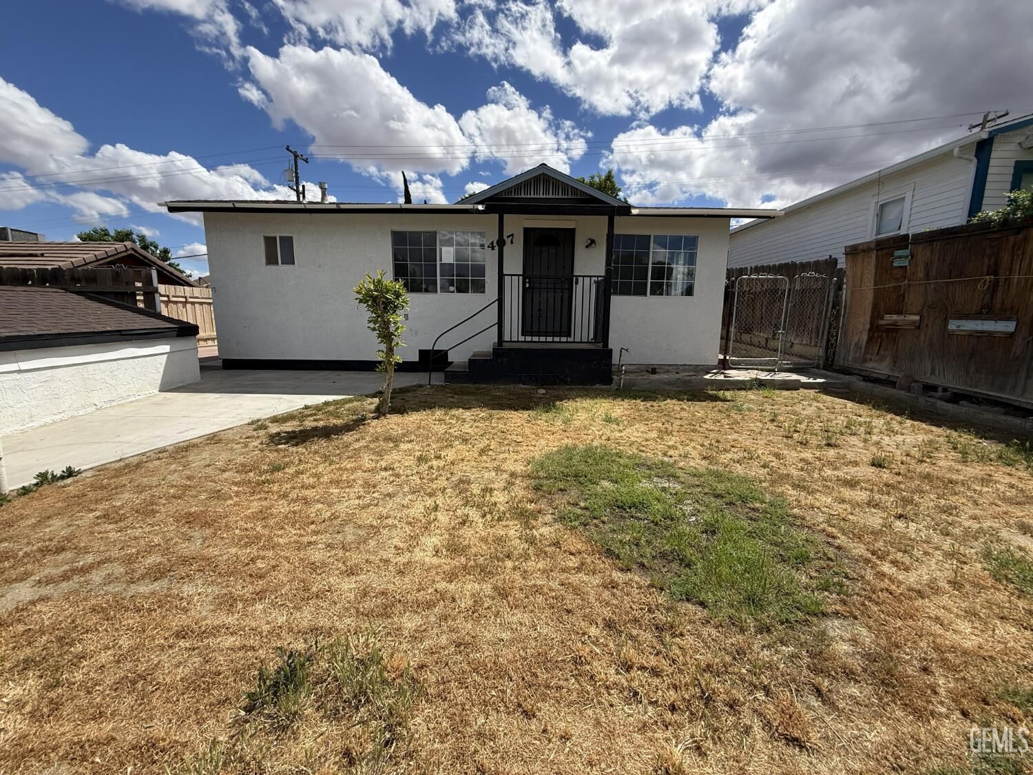 Property Photo:  407 E Street  CA 93268 
