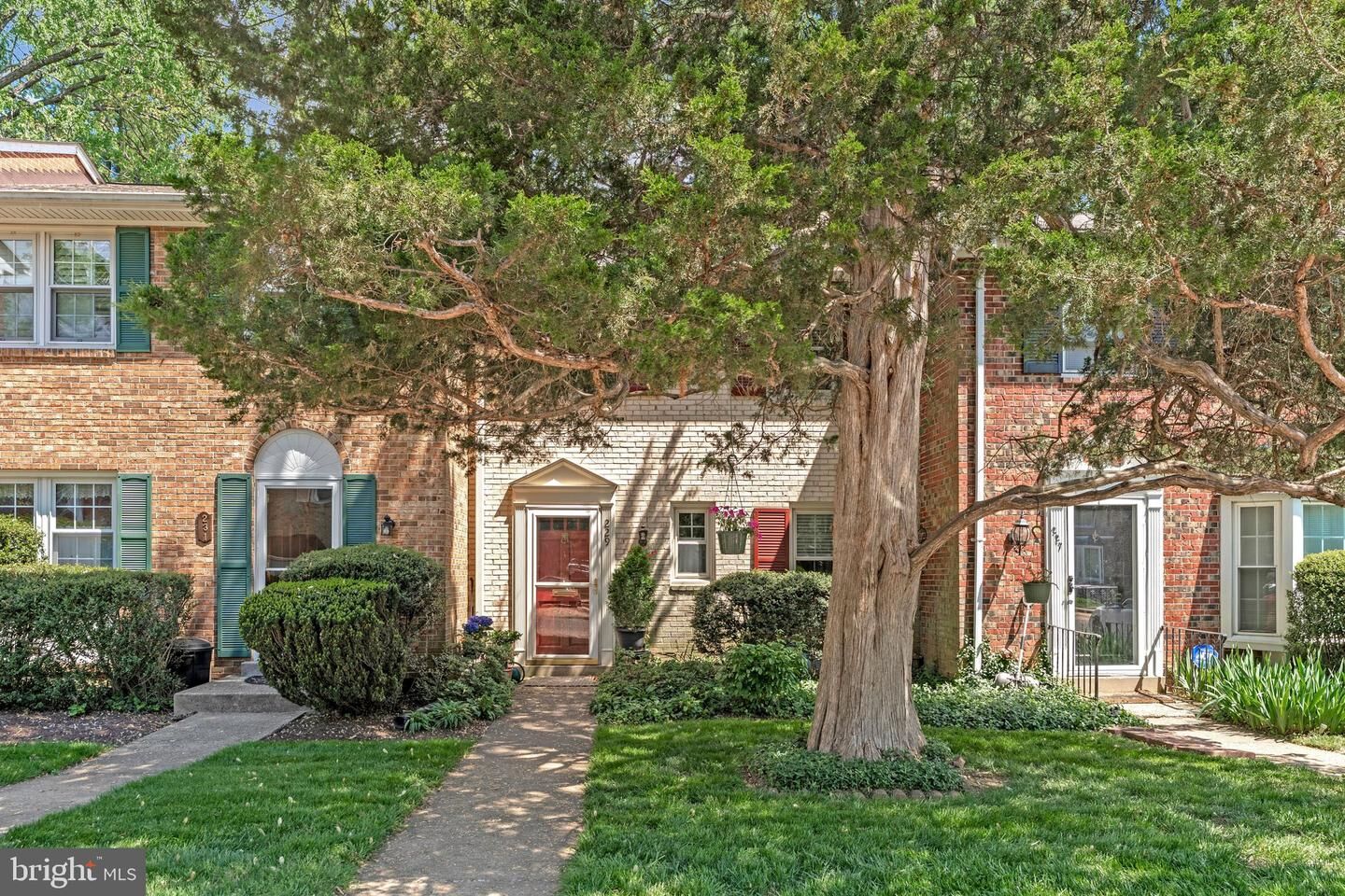 Property Photo:  229 Commons Drive NW  VA 22180 