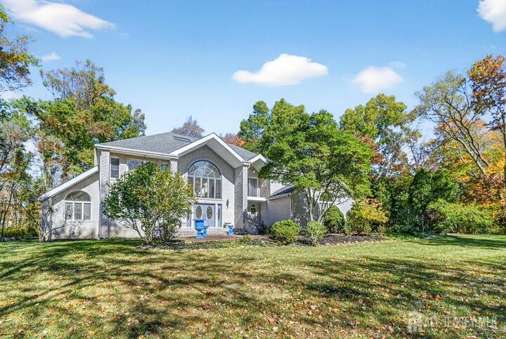 Property Photo:  