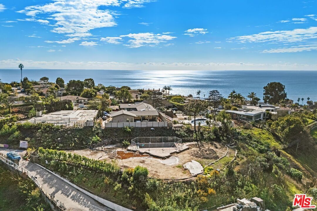 Property Photo:  320 Bellino Dr  CA 90272 