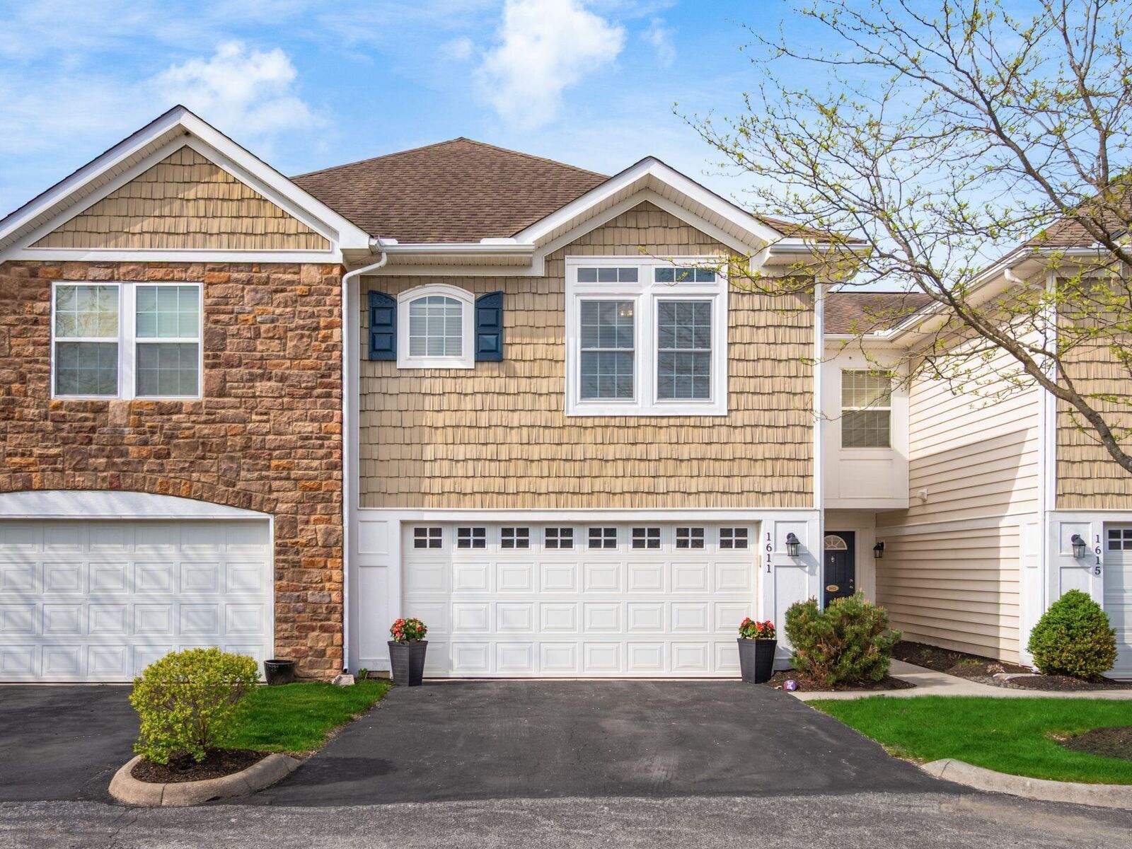 Property Photo:  1611 Hampton Way  OH 43123 