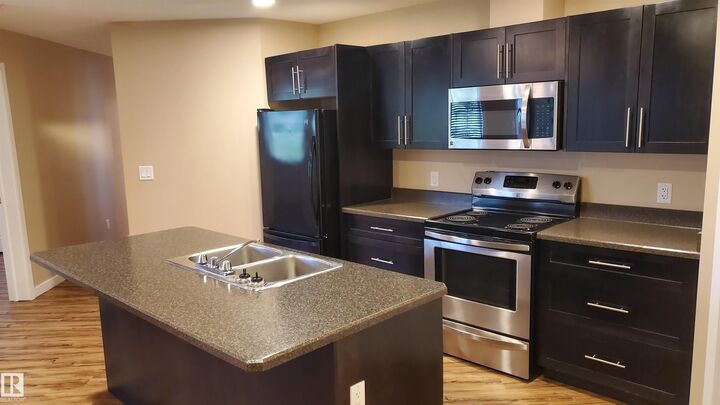 Property Photo: 1601 8 Avenue 2103 AB T9M 0J9
