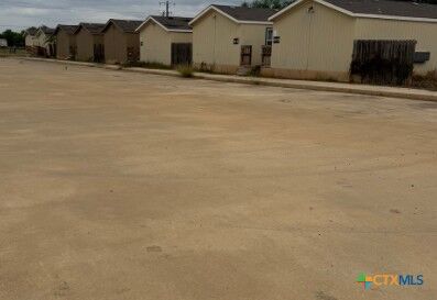Property Photo: 1100 County Road 4600 TX 78017
