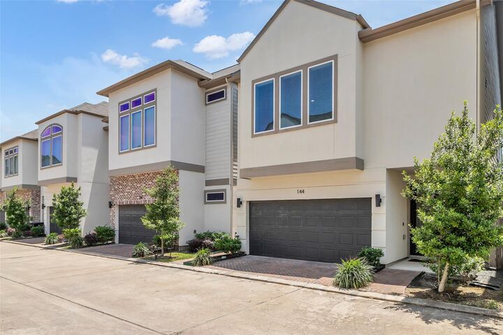 Property Photo:  144 Knightsbridge Park Lane  TX 77018 