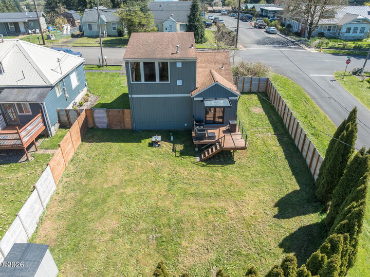 Property Photo: 791 SE Fir Street OR 97391