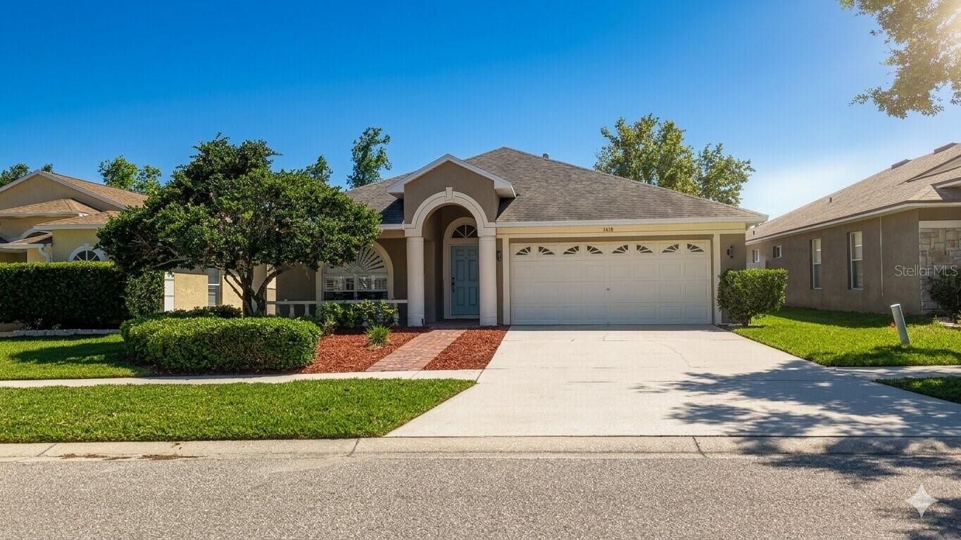 Property Photo:  1415 Saddle Gold Court  FL 33511 