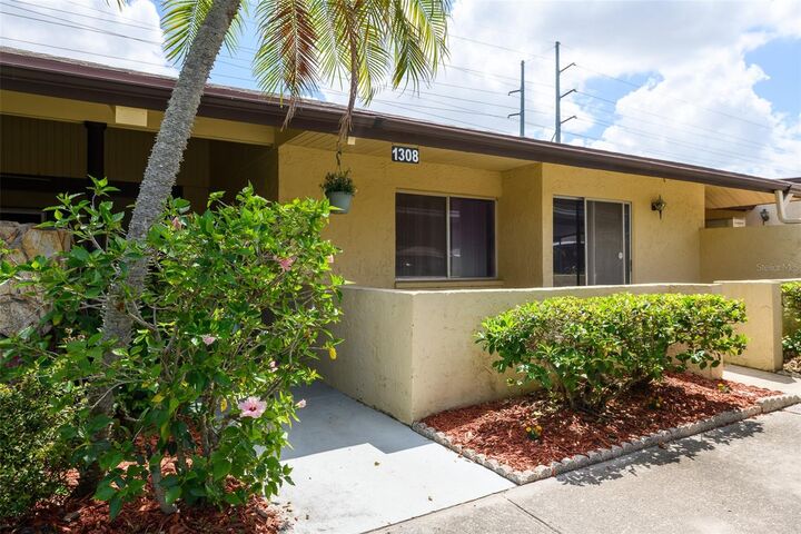 Property Photo: 1308 13th Circle SE FL 33771