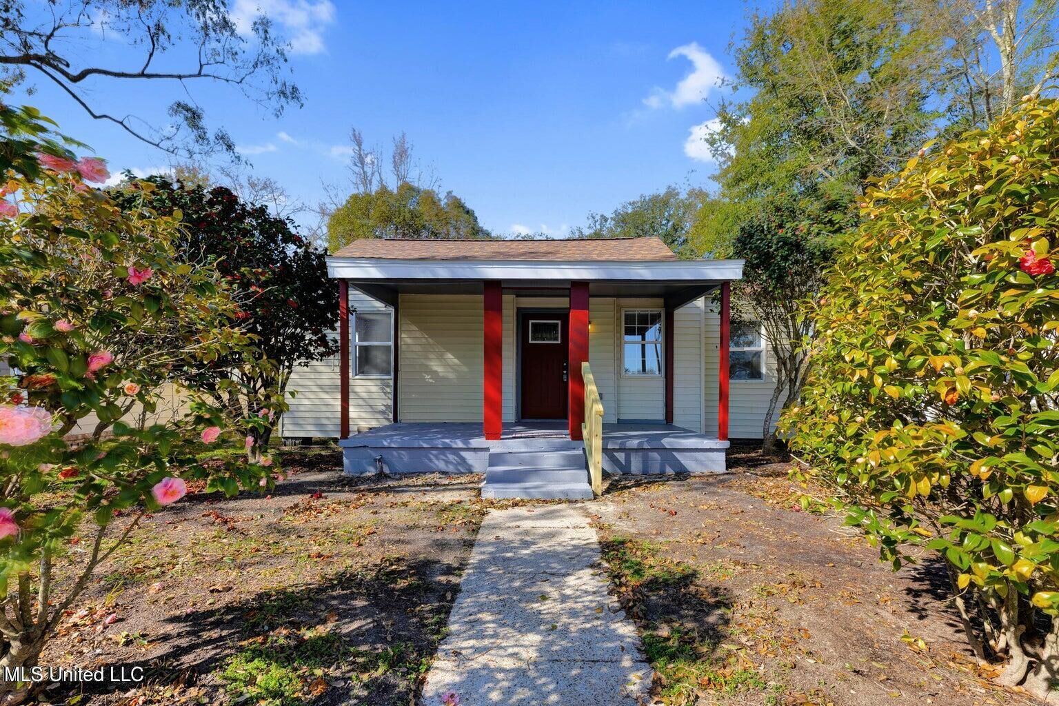 Property Photo:  801 Allendale Avenue  MS 39501 