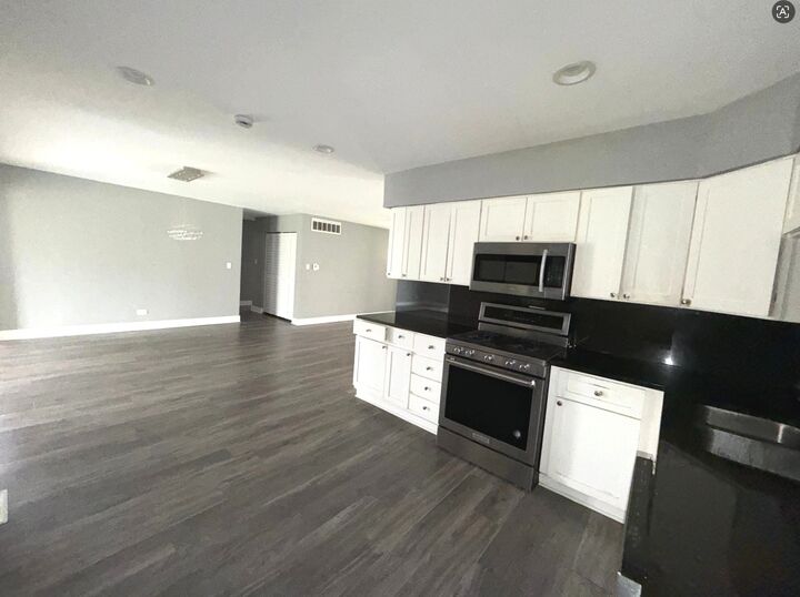 Property Photo: 595 Aberdeen Street IL 60169